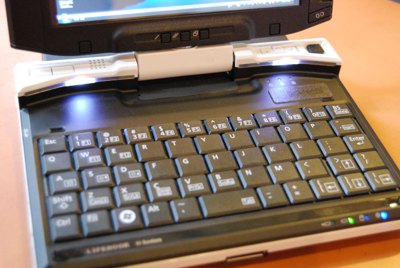 Illustration for article titled Hands On With Fujitsu's $999 LifeBook U810 UMPC